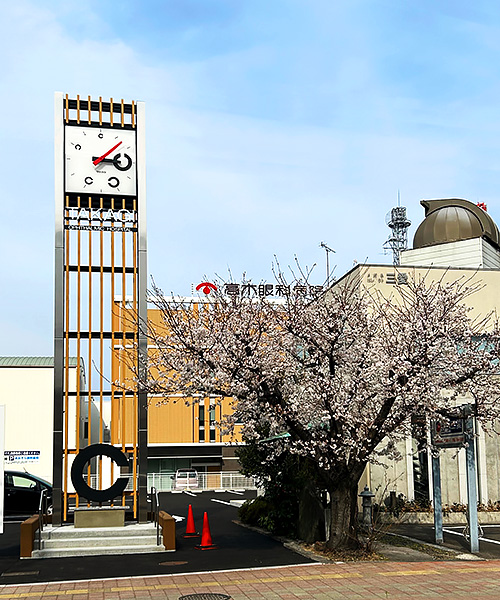 高木眼科病院前にある視力時計